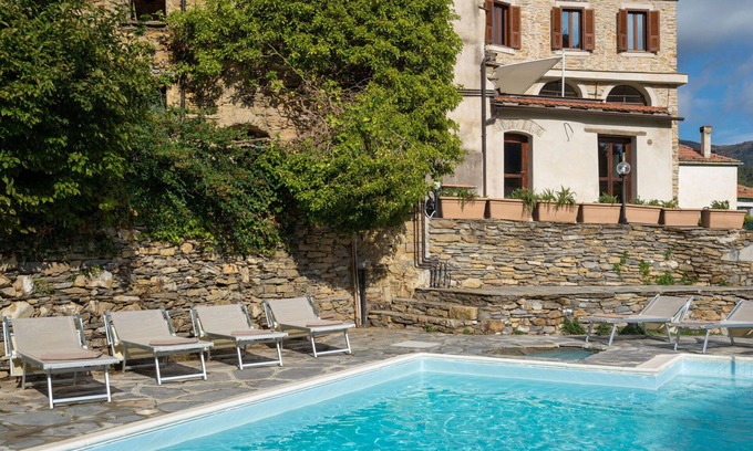 Novelli Apartment | Cosy apartment for 8 guests with WIFI, pool, TV, patio, pets allowed and panoramic view