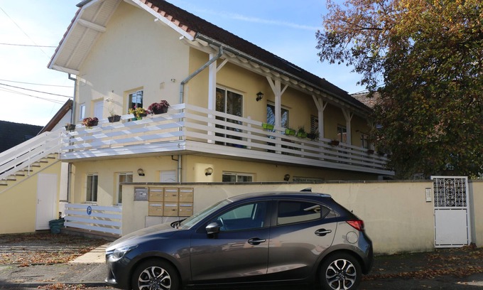 Horbourg-Wihr Apartment | Cosy apartment with balcony and garden view