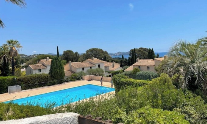 La Ciotat Apartment | Cosy apartment with sea view and swimming pool