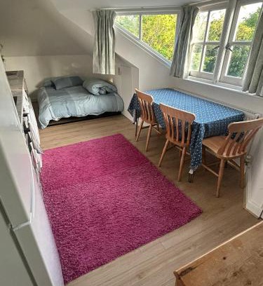 St. George's Apartment | Cosy attic flat with views