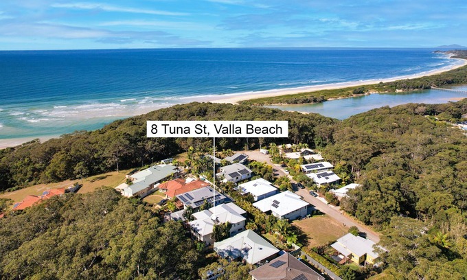 Valla Beach House | Cosy beach house, well suited for larger groups looking to spend time togethe