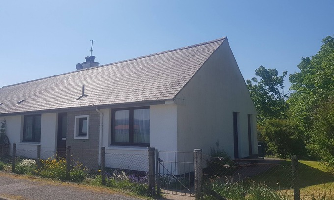 Lochcarron House | Cosy Bungalow in the village of Lochcarron,Highlands of Scotland