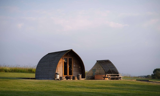Northallerton Cabin | Cosy Cabin with Hot Tub in North Yorkshire