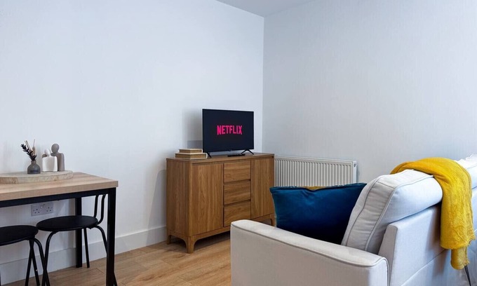 Maidstone Apartment | Cosy Central Maidstone Suite | Perfect Location