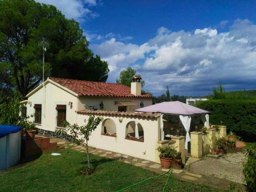 Avinyonet del Penedes Ski Chalet | Cosy Chalet in L'Arboçar with Private Pool, 65 sqm