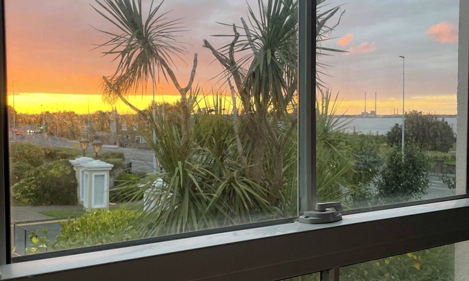 Blackrock Apartment | Cosy Coastal Apartment in the heart of Blackrock village.