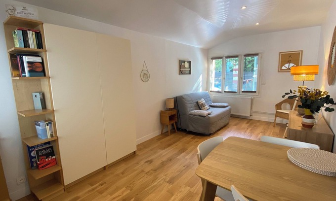 Joinville-le-Pont Apartment | Cosy cocoon at the gates of Paris