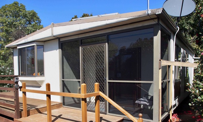 Beauty Point Cottage | Cosy, comfortable retro cottage