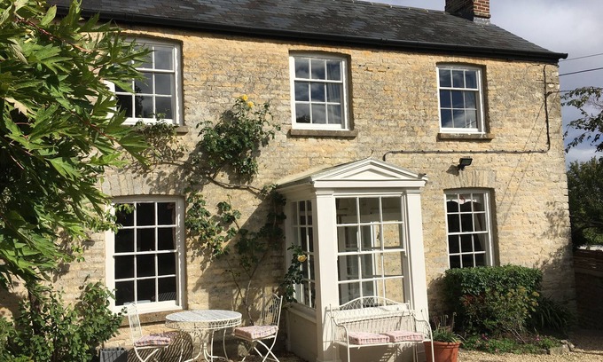 Woodstock House | Cosy Cotswold Cottage near Blenheim Palace, Woodstock and Soho Farmhouse