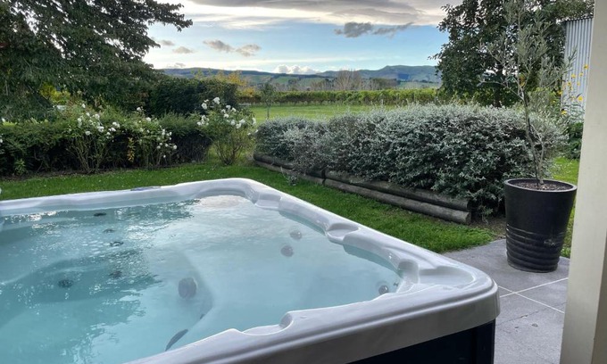 Waipara House | Cosy Cottage in the Vines