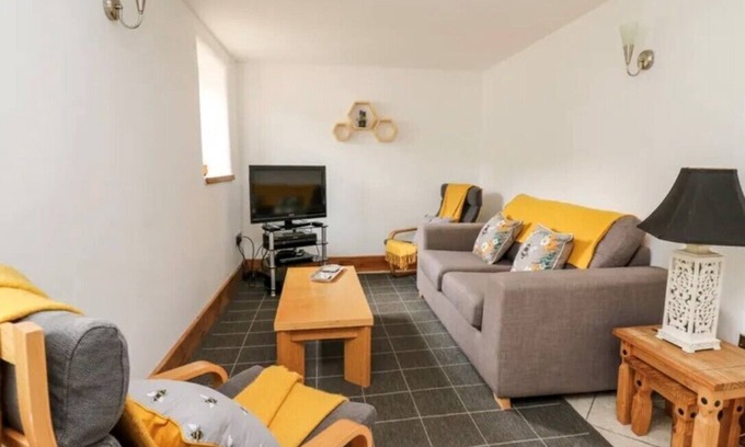 Pembridge House | Cosy cottage + optional jacuzzi. 1 of 2 cottages onsite