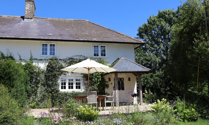 Cheselbourne House | Cosy Cottage - sleeps 4 guests in 2 bedrooms