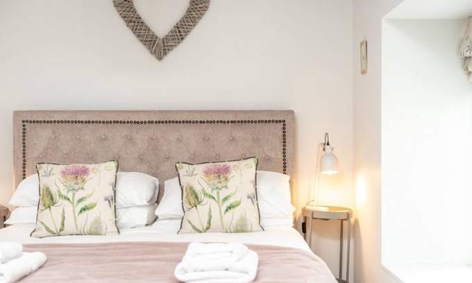 Kingsbarns Cottage | Cosy cottage that sleeps 4 guests in 2 bedrooms