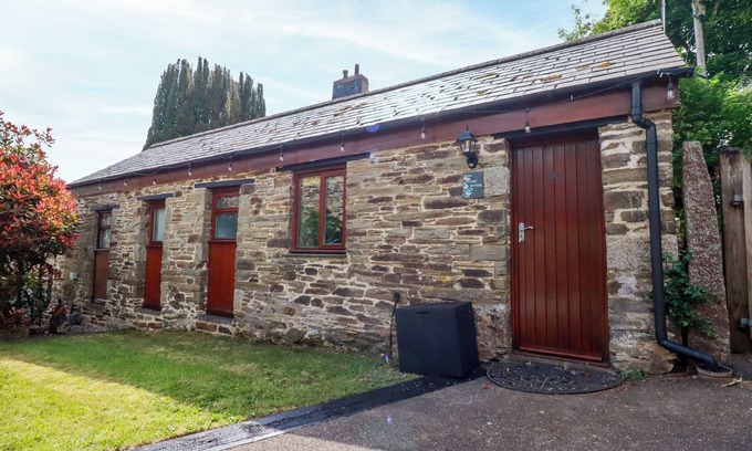 Dobwalls Cottage | COSY COTTAGE, with a garden in Dobwalls