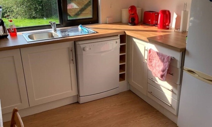 Crumlin Cabin | Cosy Country Cabin, rural but only 20 mins from Belfast