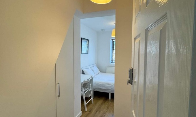 Plaistow South House | Cosy Double Room 4, Mins Walk to Underground, Close to Heart of London