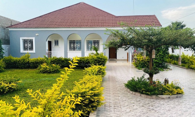 Kerr Serign House | Cosy family orientated Villa only minutes from the beach and essential amenities