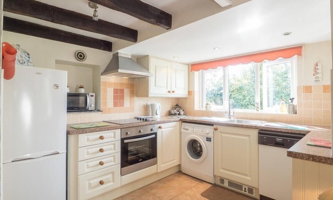 Cilgerran Cottage | Cosy Farm Holiday Cottage in Cardigan, Pembrokeshire - Enjoy Countryside, Animals & Woodland