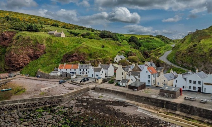 Fraserburgh Cottage | Cosy fisherman's cottage on the Pennan seafront.