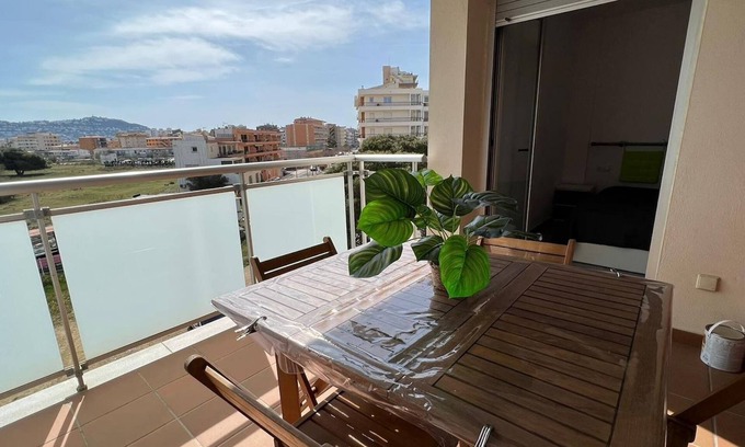 Santa Margarida Apartment | Cosy flat with swimming pool and parking in Roses AV-21
