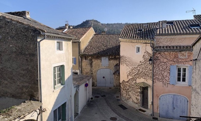 Saint-Paul-Trois-Chateaux House | Cosy house with terrace and garage in quiet village center