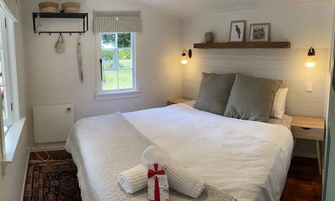 Wanganui District House | Cosy guest sleep out with sauna on dairy farm