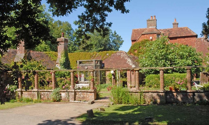 Chiddingly House | Cosy Historic Wing - Private Indoor Pool, Perfect Country Retreat