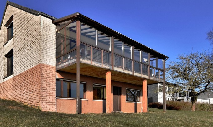 Nadrin House | Cosy Holiday Home in Nadrin with Private Terrace