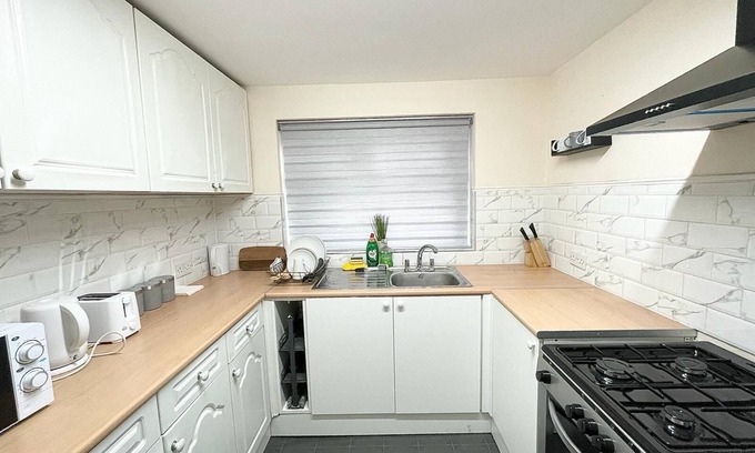 Beeston House | Cosy home, 4 bedroom near Leeds centre, sleeps 7