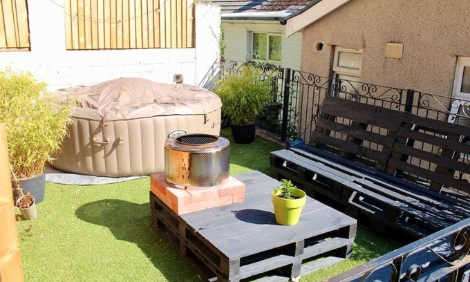 Pentre House | Cosy House in Welsh Hills, Sleeps 5 to 7