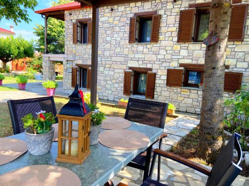 Kalivia House | Cosy lake house, μια ανάσα πριν τη λίμνη