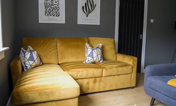 Bathgate House | Cosy Modern Home in Bathgate