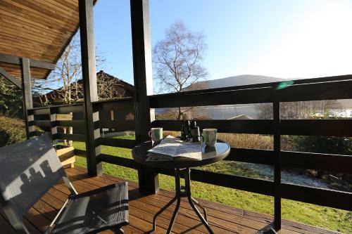 Lochearnhead House | Cosy Modern Nordic Lodge w/Loch View & Log Burner