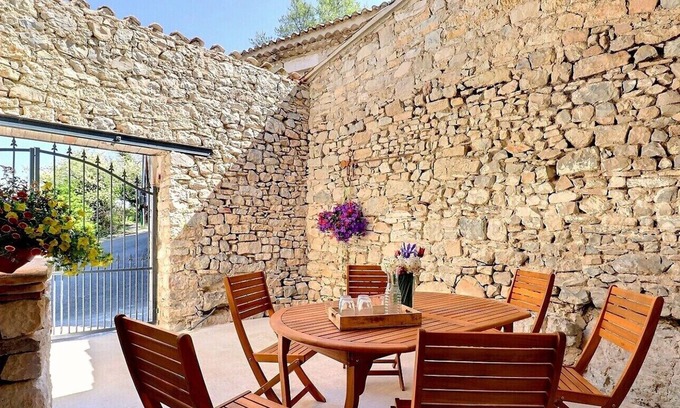 Saint-Remeze House | Cosy nature gite with courtyard, Southern Ardèche, sleeps 4 - Le Figuier