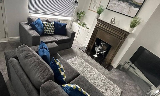 Thurnscoe House | Cosy Nest Getaways 3 bed house, Rotherham