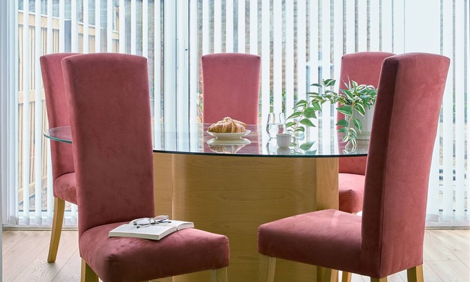 Leeds House | Cosy Nook - 3 Bedroom Retreat with Private Garden, Parking and Media Wall