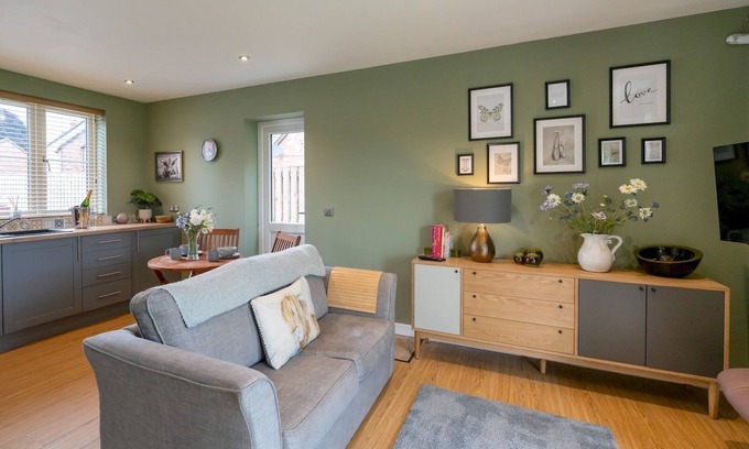 Loppington Apartment | *Cosy, peaceful and modern ground floor apartment* | Pass the Keys