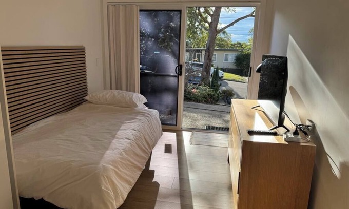 Engadine Apartment | Cosy personal me-space in leafy Engadine close to the Royal National Park.