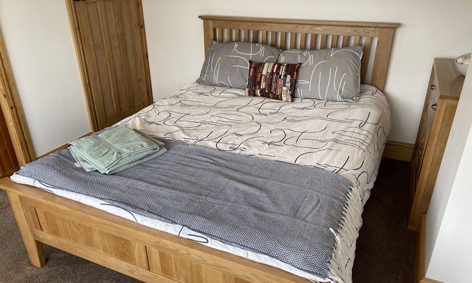 Wrexham House | Cosy place near Wrexham City Centre and the famous Racecourse Ground
