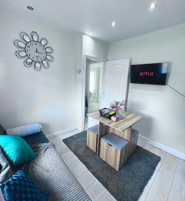 The Wrythe Apartment | Cosy private flat in London, Free Parking on premise