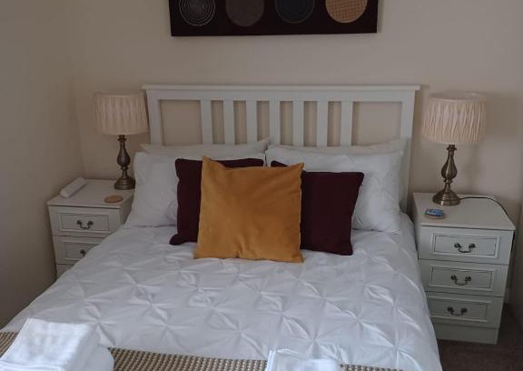 Seisdon House | Cosy, quiet 3 bedroom home with free parking