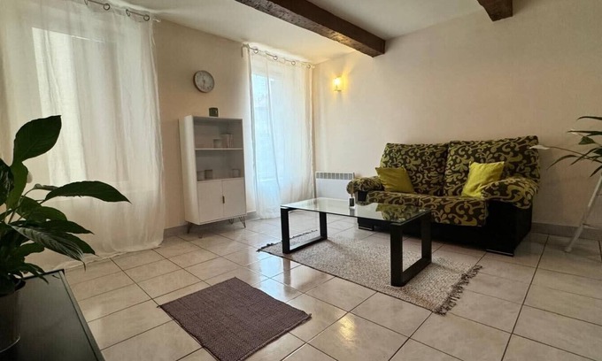 Notre-Dame du Mont Apartment | Cosy, quiet apartment near the Old Port