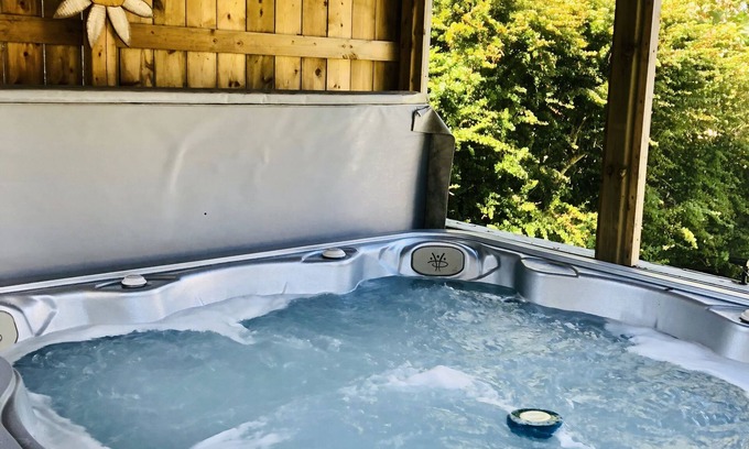 Yarmouth Apartment | Cosy, quiet butterscotch apartment on Doane with hot tub