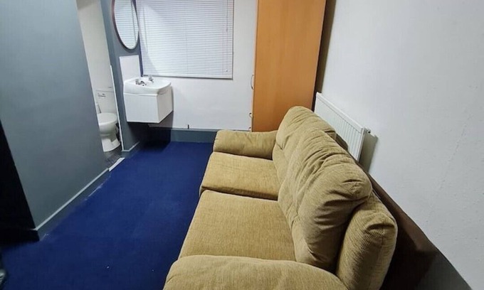 Kegworth Bed & Breakfast | Cosy room near East Midland Airport Room 6