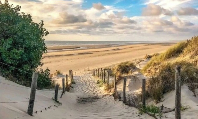 Merlimont-Plage Apartment | Cosy seaside studio. Pets welcome!
