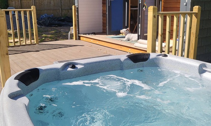Cefn-y-bedd Cabin | Cosy, Secluded Pod With Hot Tub in North Wales Within Easy Reach to Chester