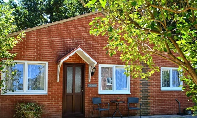 Bordon Cottage | Cosy, self-contained dog-friendly cottage