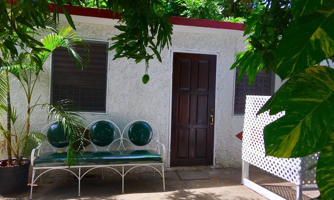 Ziadie Gardens House | Cosy self contained studio in the heart of Kingston Jamaica