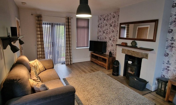 Farnley Tyas House | Cosy, spacious and comfortable family home in Huddersfield.