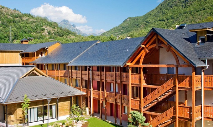 Ax-les-Thermes Apartment | Cosy studio avec Terrasse/Balcon | WiFi + parking